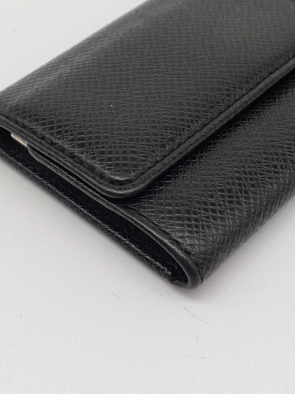 Authentic Louis Vuitton 6-Key Holder – Black Leather – Silver Hardware